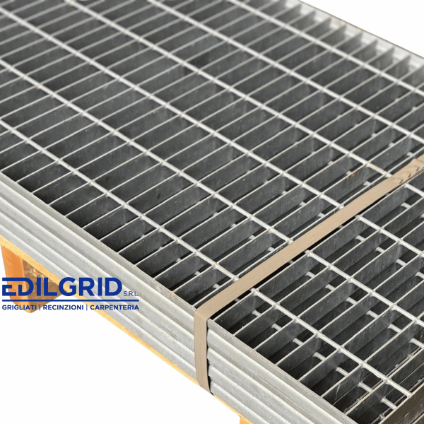 Canalette in grigliato carrabile per scolo acque
