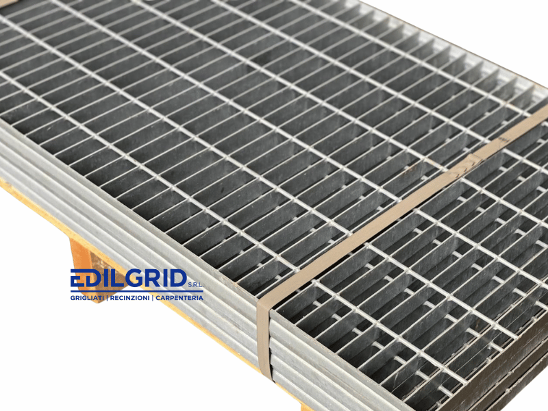 Canalette in grigliato carrabile per scolo acque