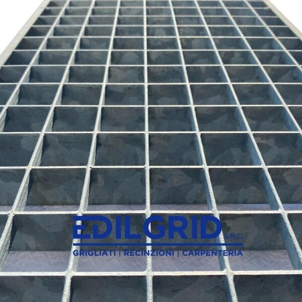 Griglia di drenaggio in acciaio per aree industriali