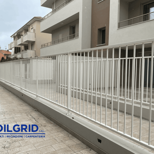 Recinzione Pegaso con tubi verticali da 20 mm con luce inferiore a 100 mm